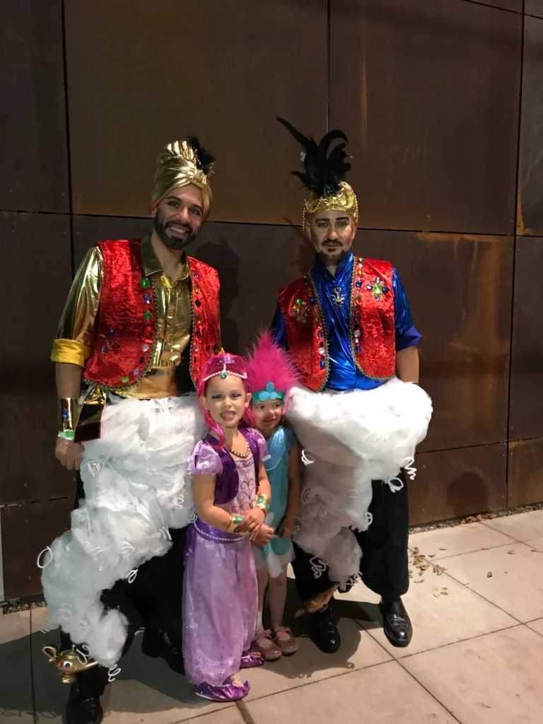 Two dads and their daughters dresed up as characters from Aladin